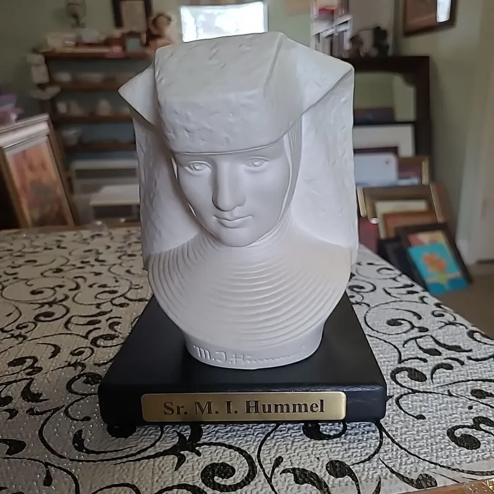 M.J.Hummel Bust